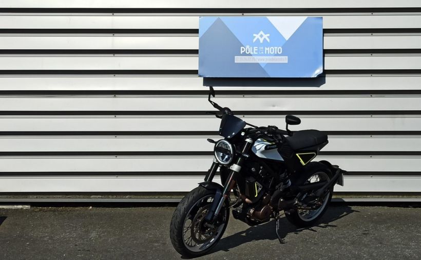 HUSQVARNA SVARTPILEN 401 4