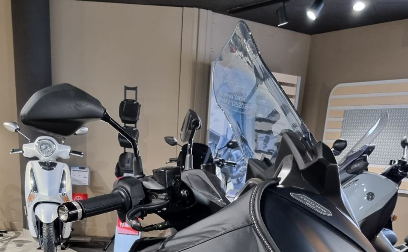 YAMAHA XMAX 300 Tech Max 3