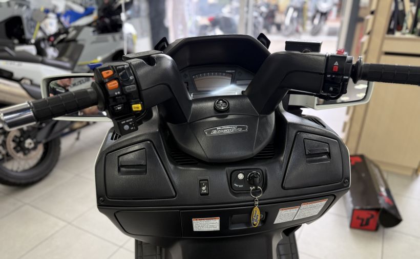 SUZUKI BURGMAN 650 5