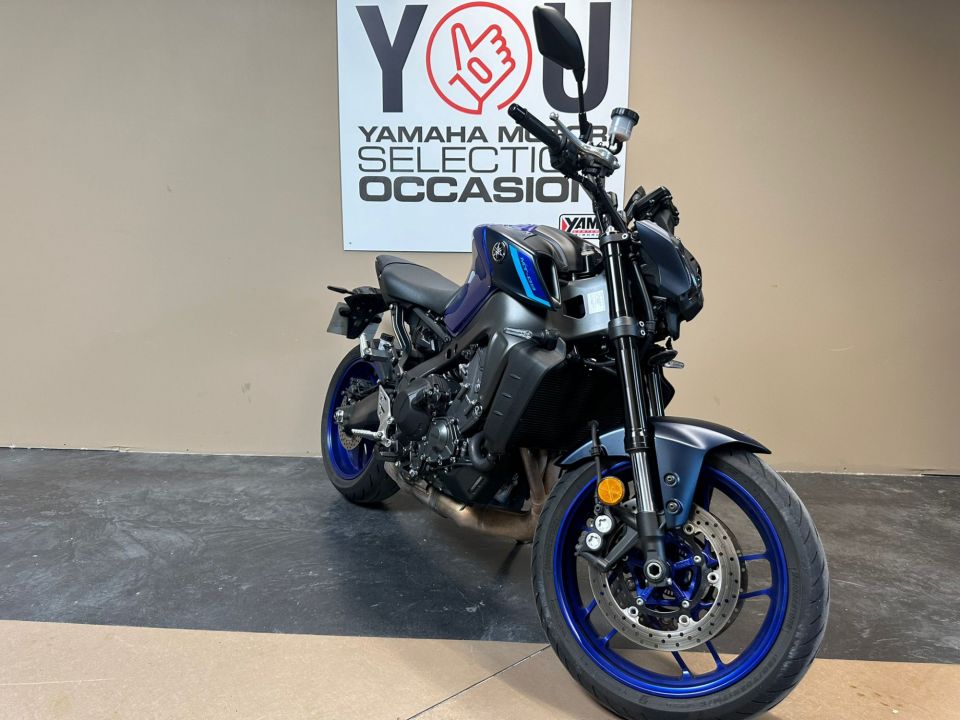 YAMAHA MT-09 3