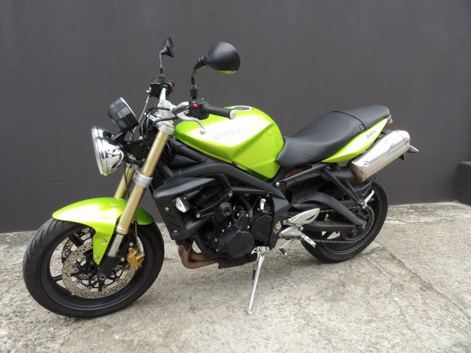 TRIUMPH STREET TRIPLE 675 6