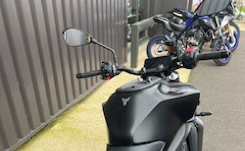 YAMAHA MT-09 Y-AMT 4