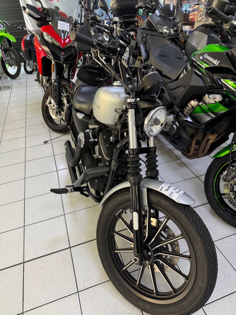 HARLEY-DAVIDSON SPORTSTER 883 9