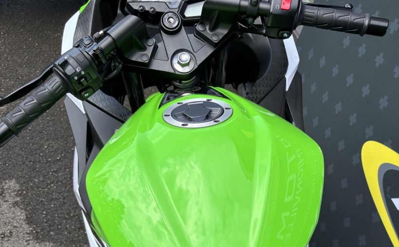 KAWASAKI NINJA 300 4