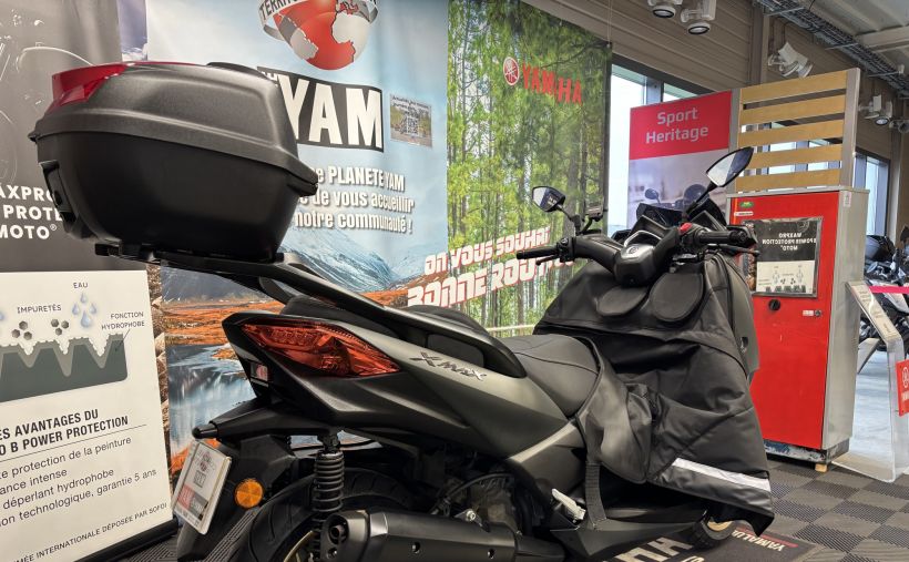 YAMAHA XMAX 300 Tech Max 2