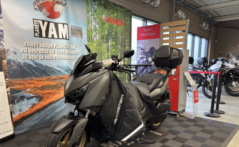 YAMAHA XMAX 300 Tech Max 6