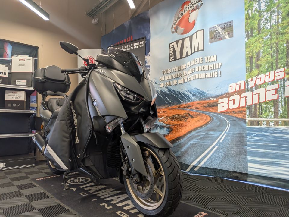 YAMAHA XMAX 300 Tech Max 1