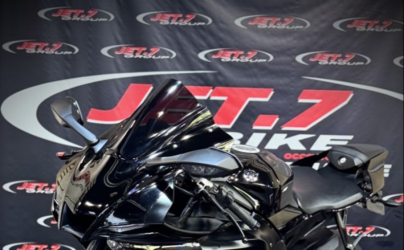 YAMAHA YZF 1000 R1 1