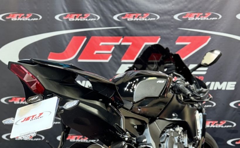 YAMAHA YZF 1000 R1 3