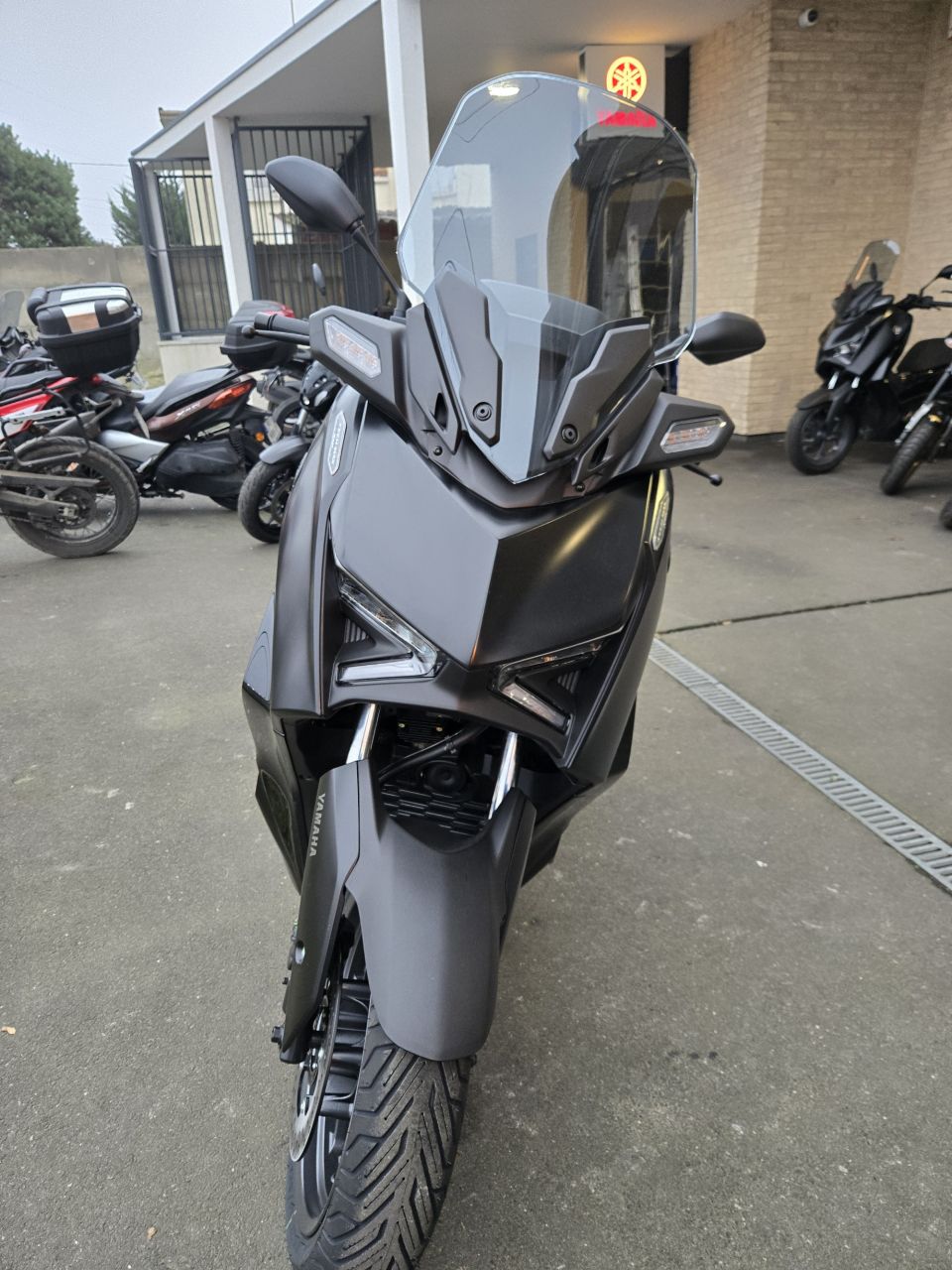 YAMAHA XMAX 300 Tech Max 1
