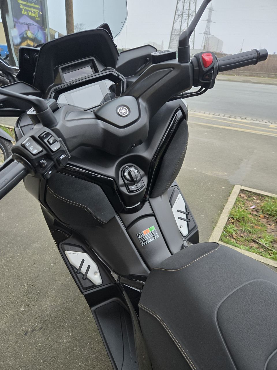 YAMAHA XMAX 300 Tech Max 3
