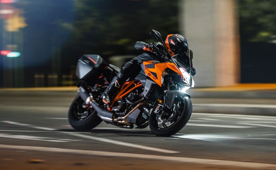 KTM 1290 SUPER DUKE GT 20