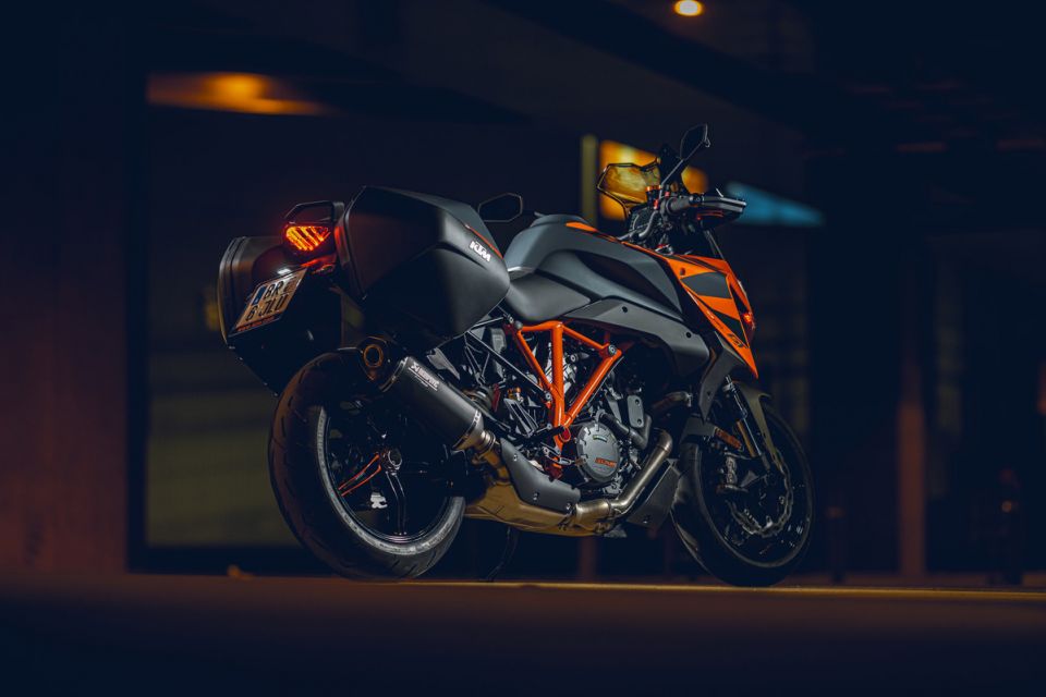 KTM 1290 SUPER DUKE GT 12