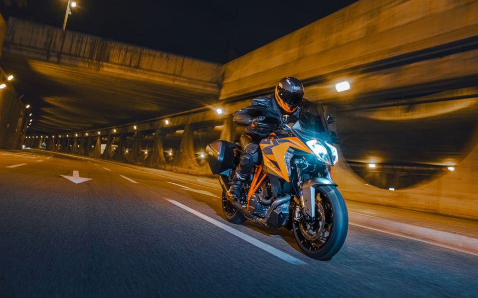 KTM 1290 SUPER DUKE GT 28