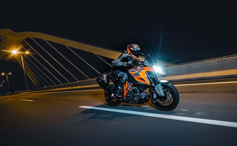 KTM 1290 SUPER DUKE GT 8