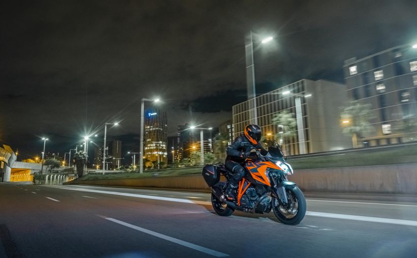 KTM 1290 SUPER DUKE GT 9