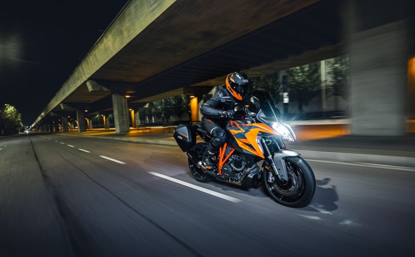 KTM 1290 SUPER DUKE GT 10