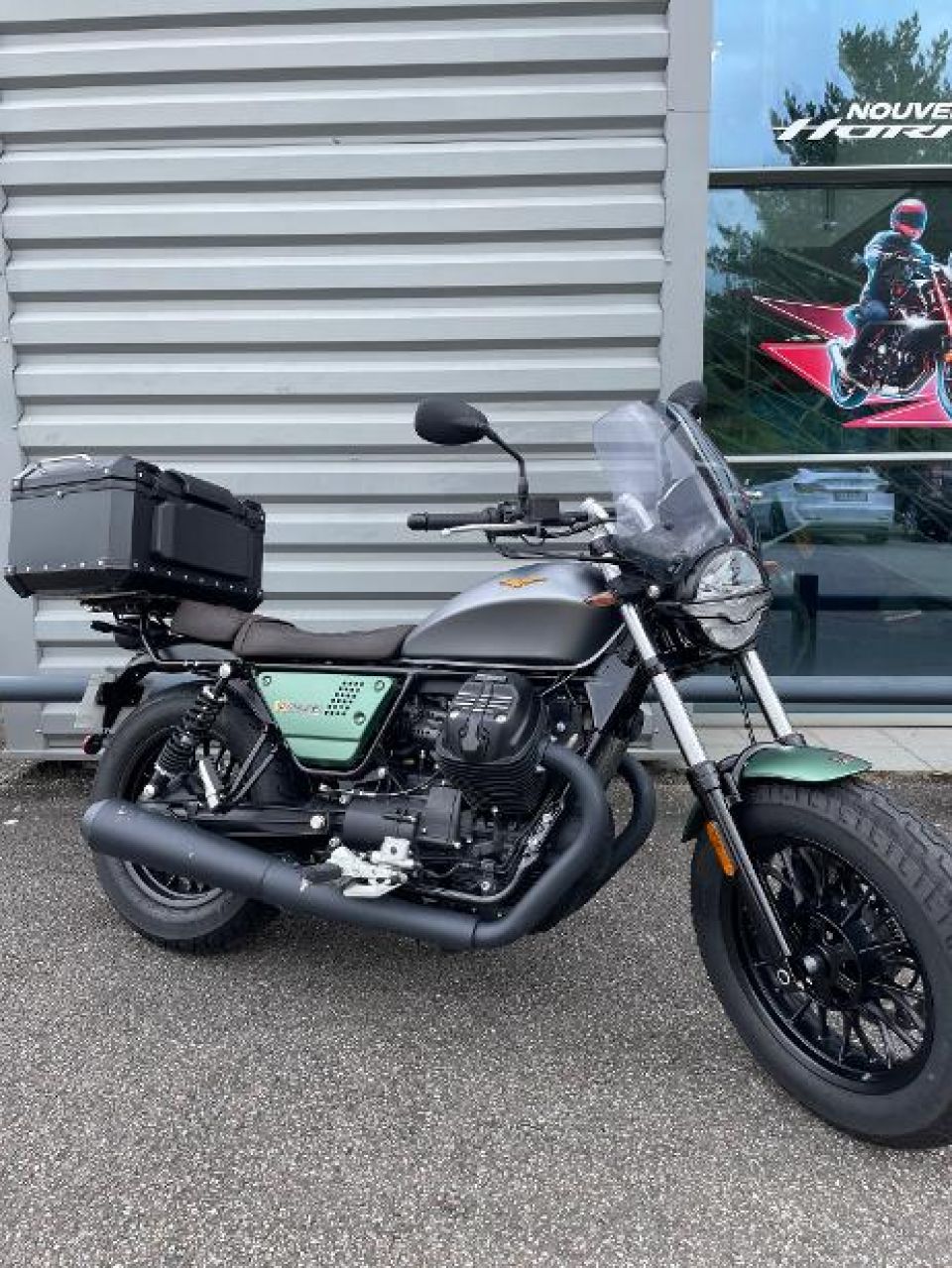 MOTO GUZZI V9 BOBBER 0