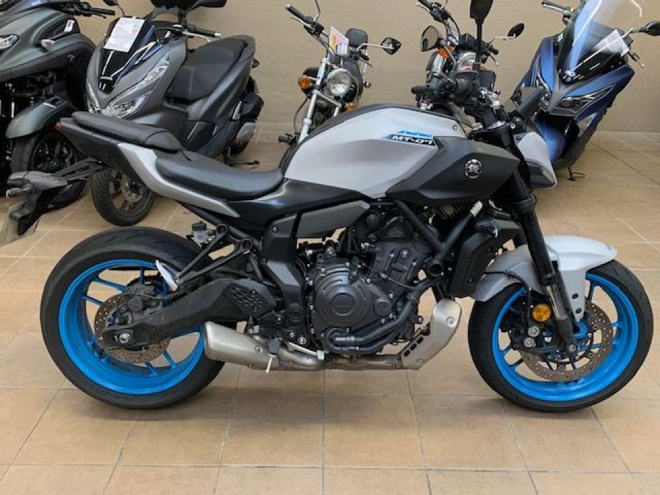YAMAHA MT-07 (47.5CV) 8