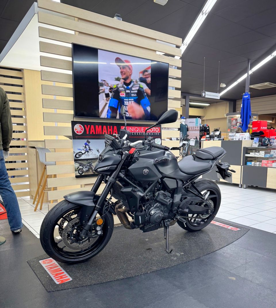 YAMAHA MT-07 Y-AMT 3
