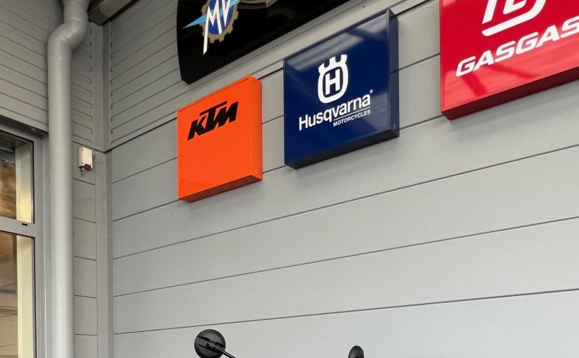 HUSQVARNA SVARTPILEN 801 1