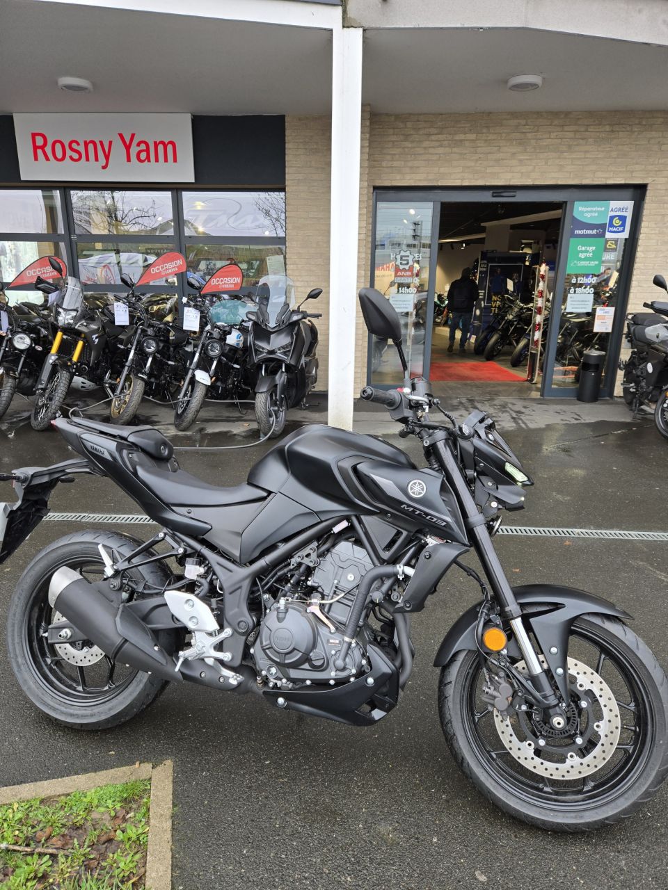 YAMAHA MT-03 4