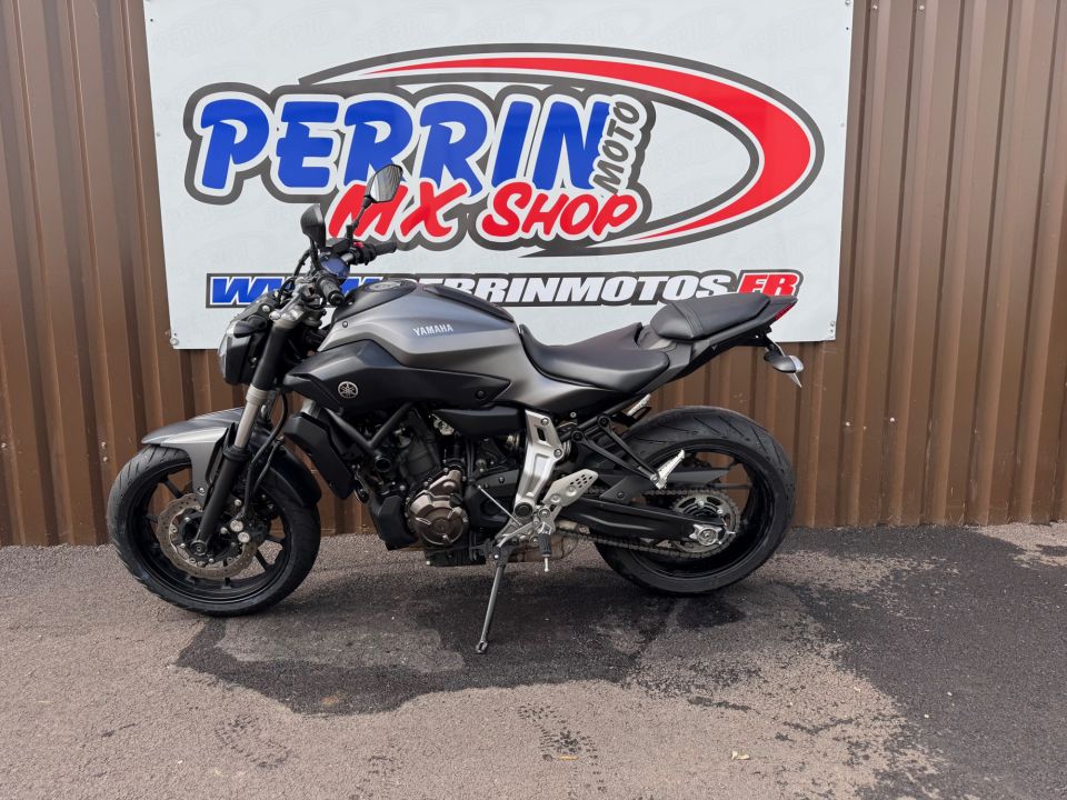 YAMAHA MT-07 (47.5CV) 3