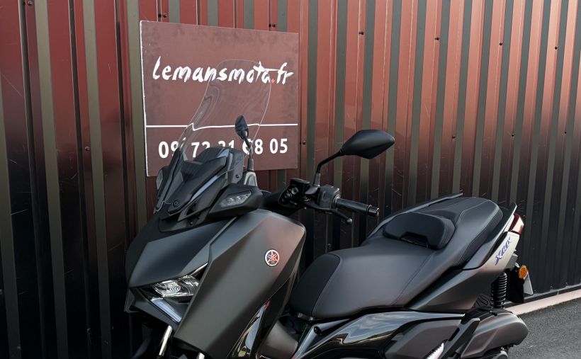 YAMAHA X-MAX 125 0