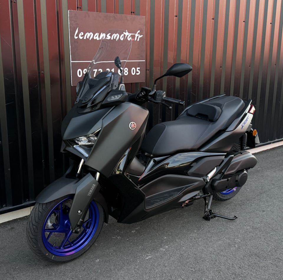 YAMAHA X-MAX 125 0