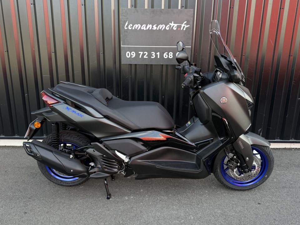 YAMAHA X-MAX 125 10