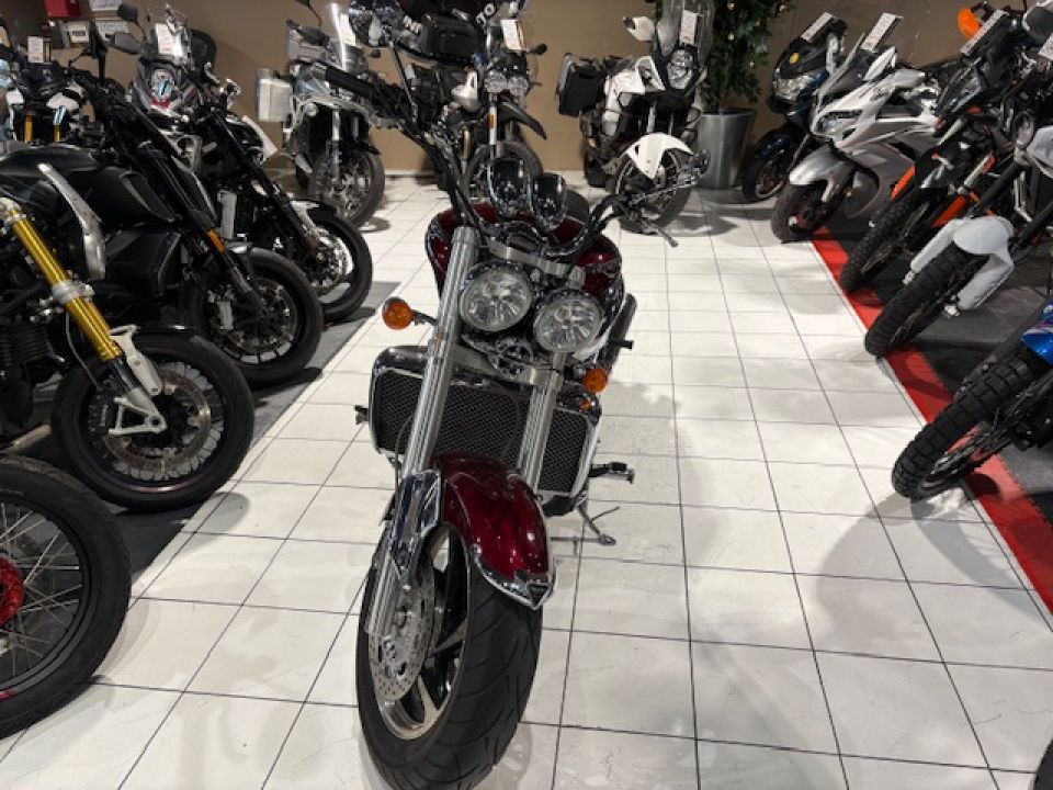 TRIUMPH Rocket III 2