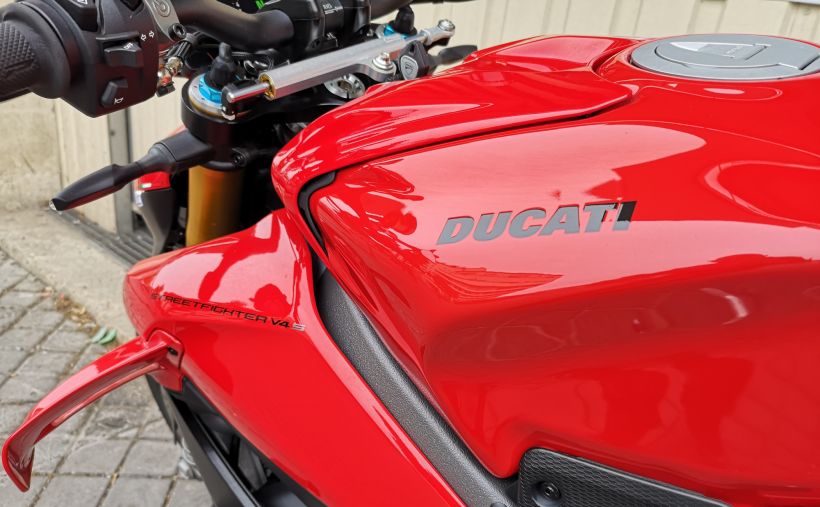 DUCATI STREETFIGHTER V4S 32