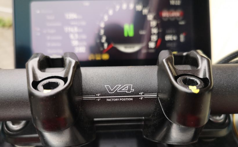 DUCATI STREETFIGHTER V4S 36