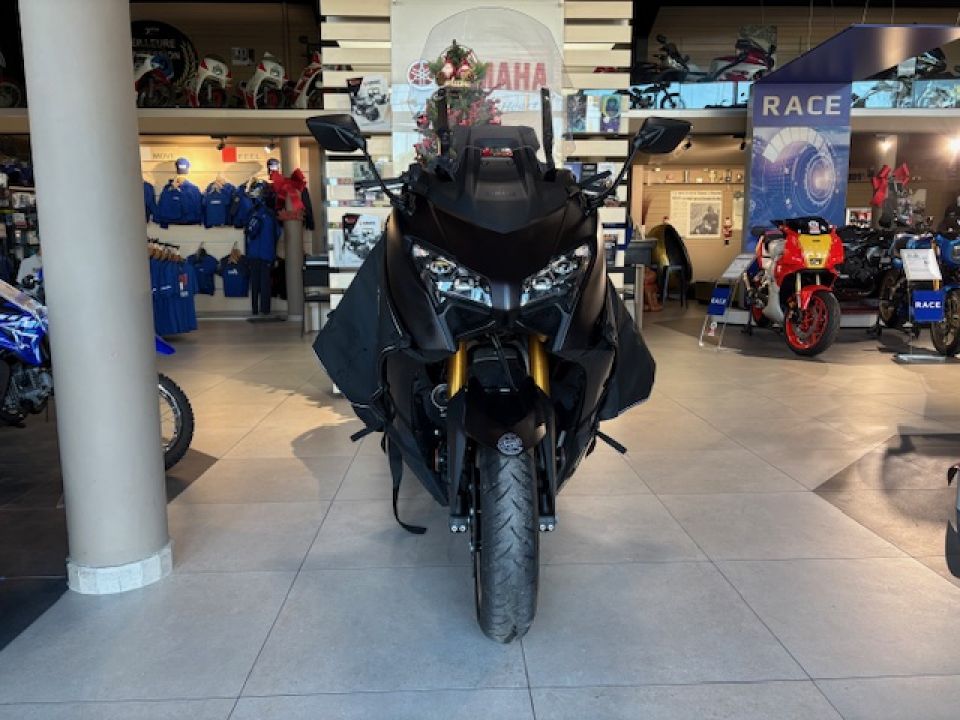 YAMAHA XP T-MAX 560 TECH MAX 2025 DE DIRECTION 257€/MOIS* +DE 3500€ D'EQUIPEMENT  GARANTIE CONSTRUCTEUR 09/2030 2