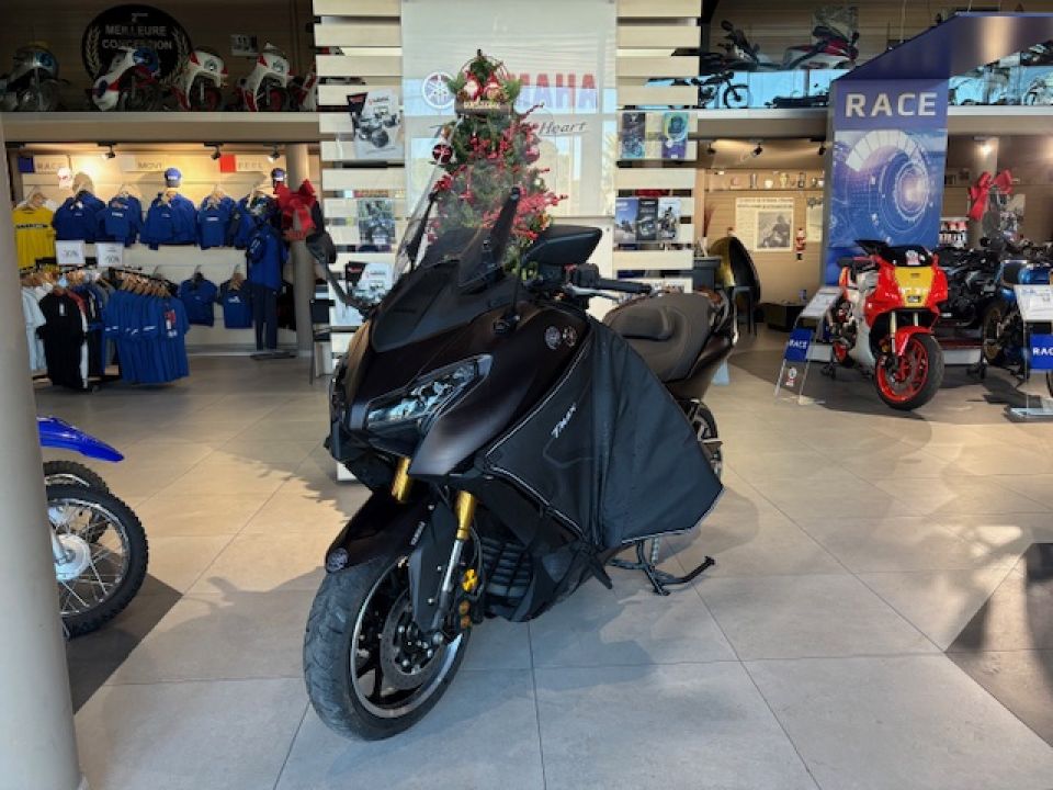YAMAHA XP T-MAX 560 TECH MAX 2025 DE DIRECTION 257€/MOIS* +DE 3500€ D'EQUIPEMENT  GARANTIE CONSTRUCTEUR 09/2030 3