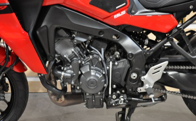 YAMAHA TRACER 9 8
