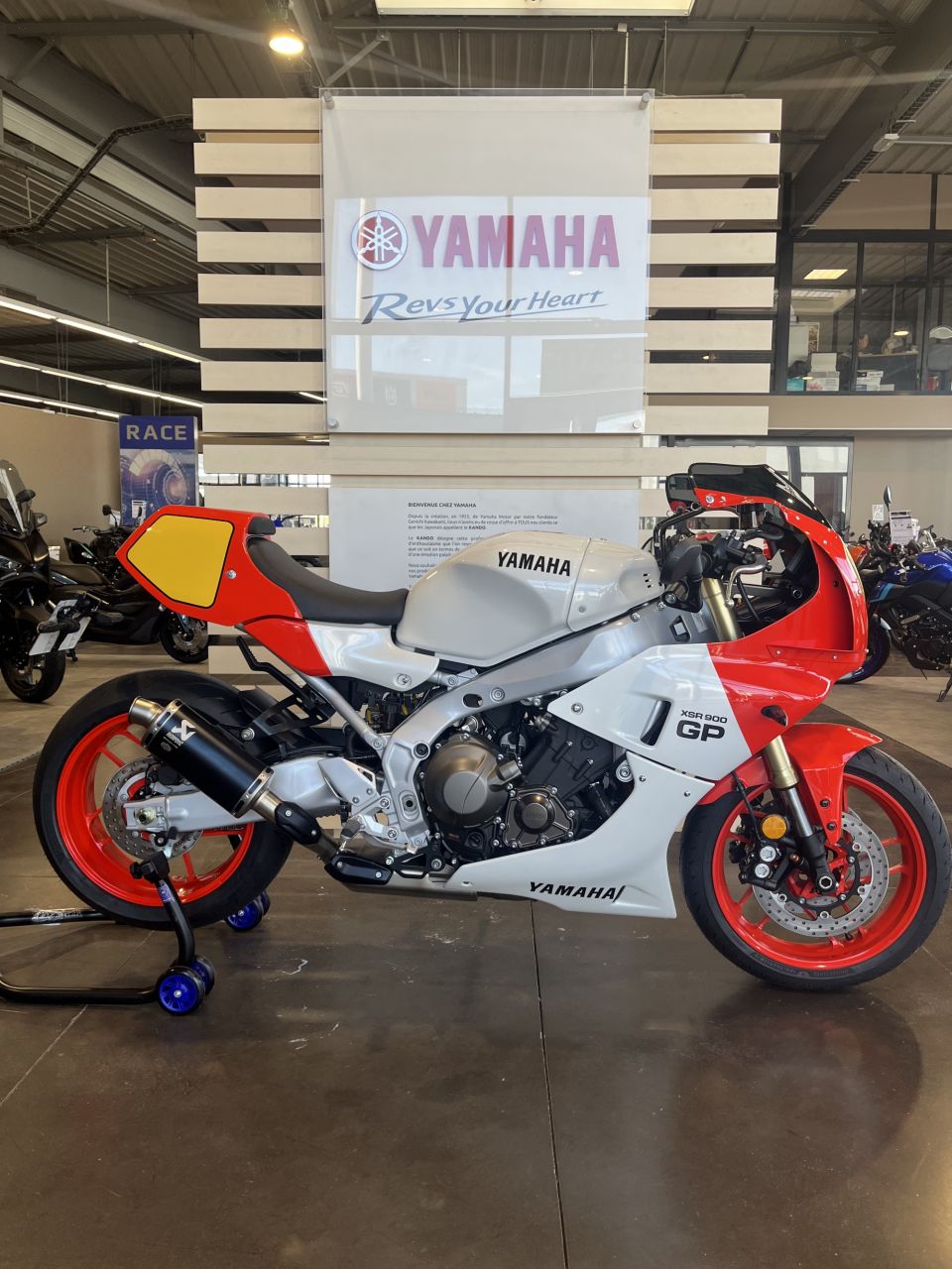 YAMAHA XSR 900 GP 12