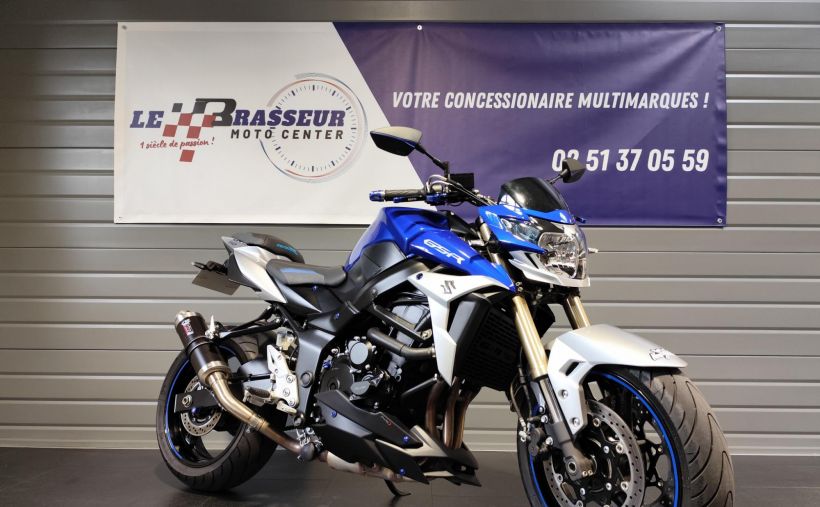 SUZUKI GSR 750 1