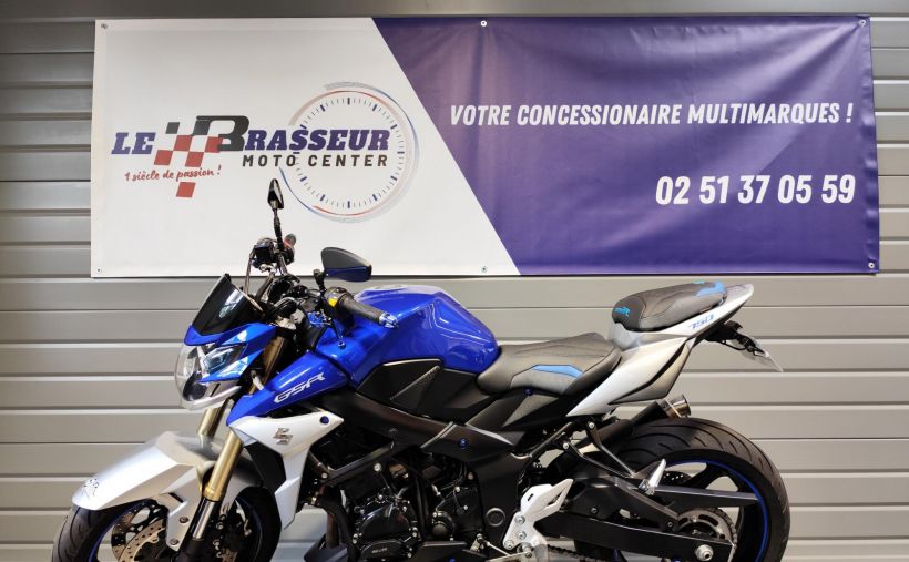 SUZUKI GSR 750 3