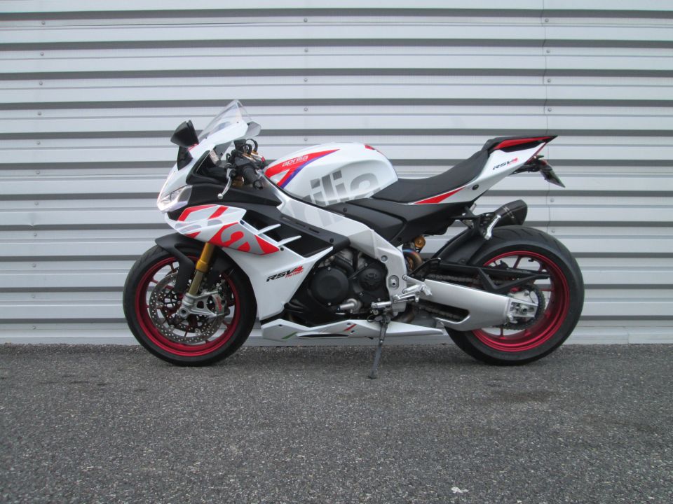 APRILIA RSV4 1100 FACTORY 24
