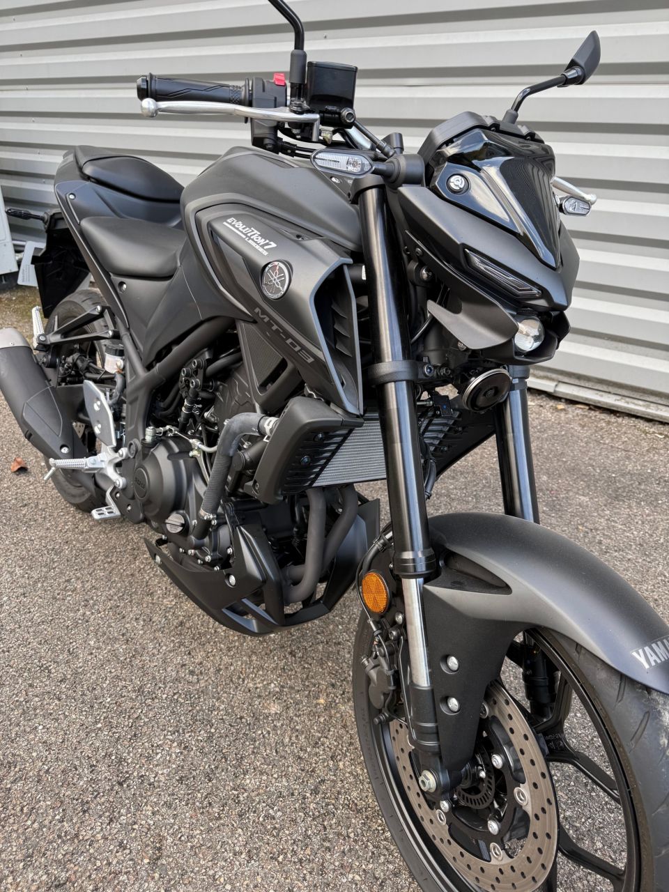 YAMAHA MT-03 8
