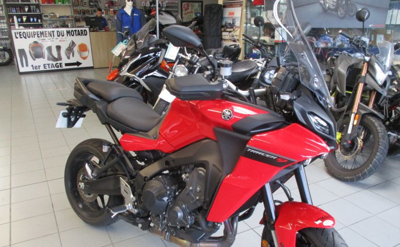 YAMAHA TRACER 9 1