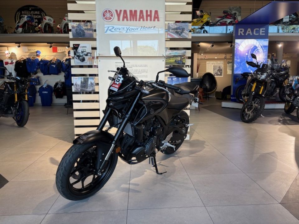 YAMAHA MT-03 2025 MIDNIGHT BLACK DE DIRECTION 91€/MOIS* +DE 450€ D'EQUIPEMENT GTIE 5 ANS 3