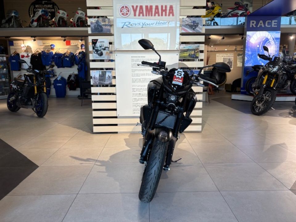 YAMAHA MT-03 2025 MIDNIGHT BLACK DE DIRECTION 91€/MOIS* +DE 450€ D'EQUIPEMENT GTIE 5 ANS 2