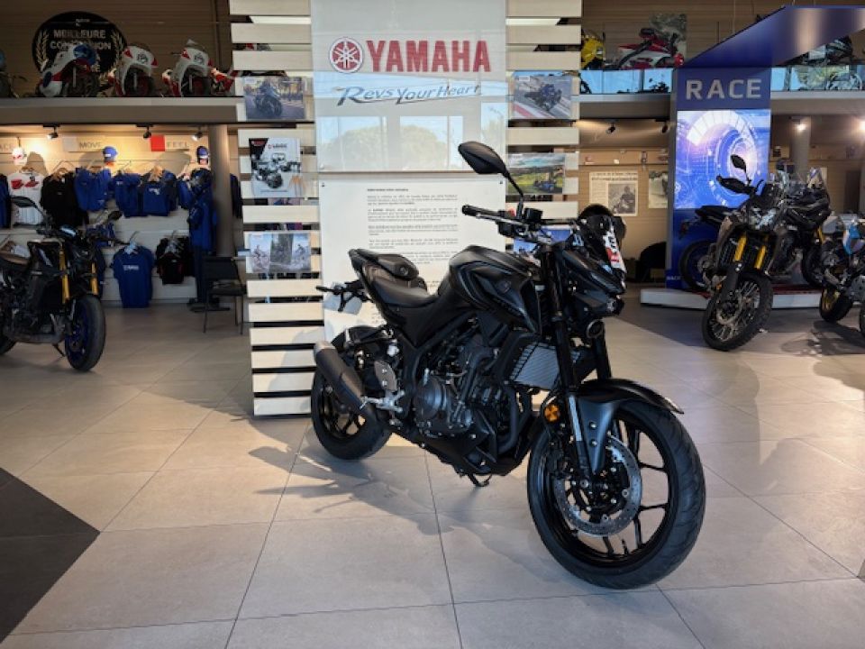 YAMAHA MT-03 2025 MIDNIGHT BLACK DE DIRECTION 91€/MOIS* +DE 450€ D'EQUIPEMENT GTIE 5 ANS 1