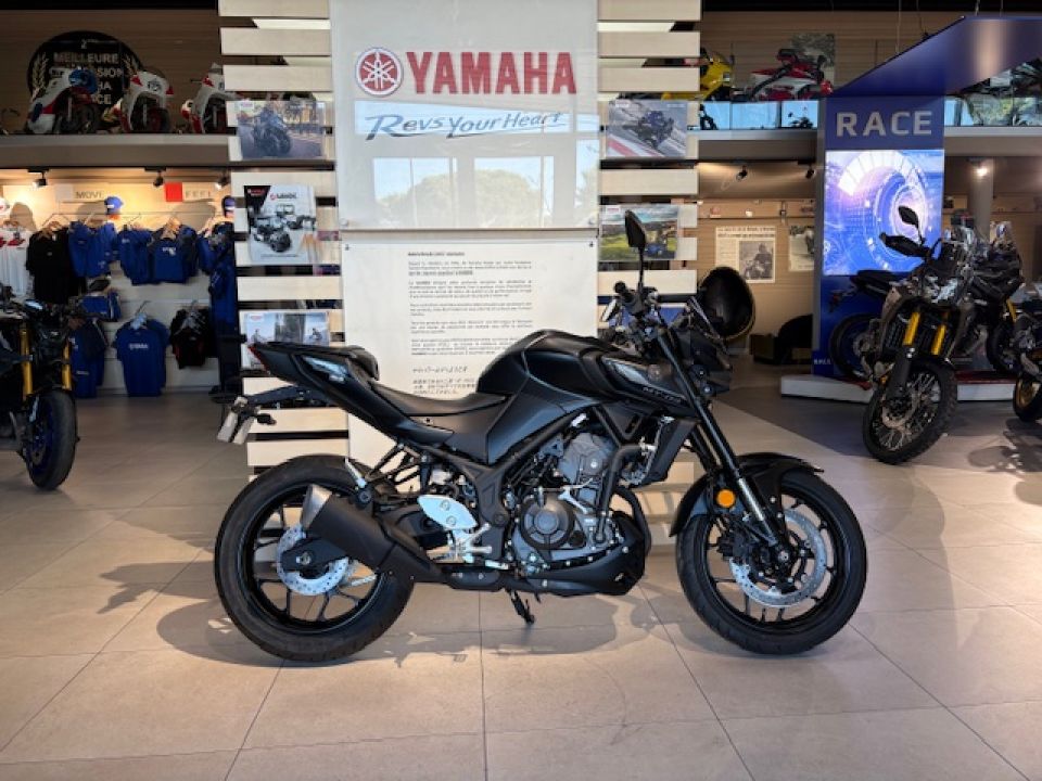 YAMAHA MT-03 2025 MIDNIGHT BLACK DE DIRECTION 91€/MOIS* +DE 450€ D'EQUIPEMENT GTIE 5 ANS 0