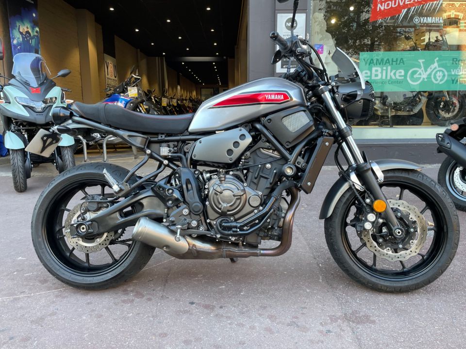 YAMAHA XSR 700 0