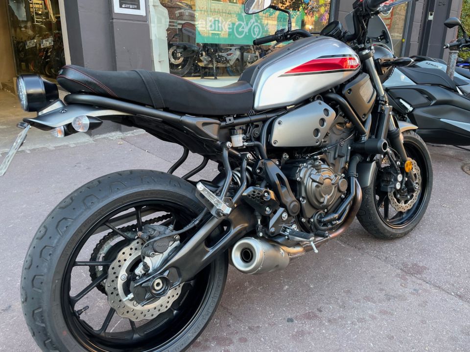 YAMAHA XSR 700 2