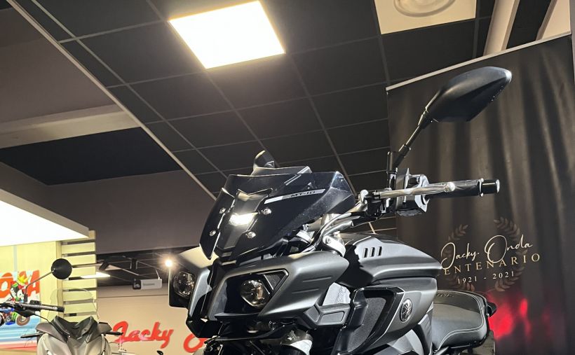 YAMAHA MT-10 1