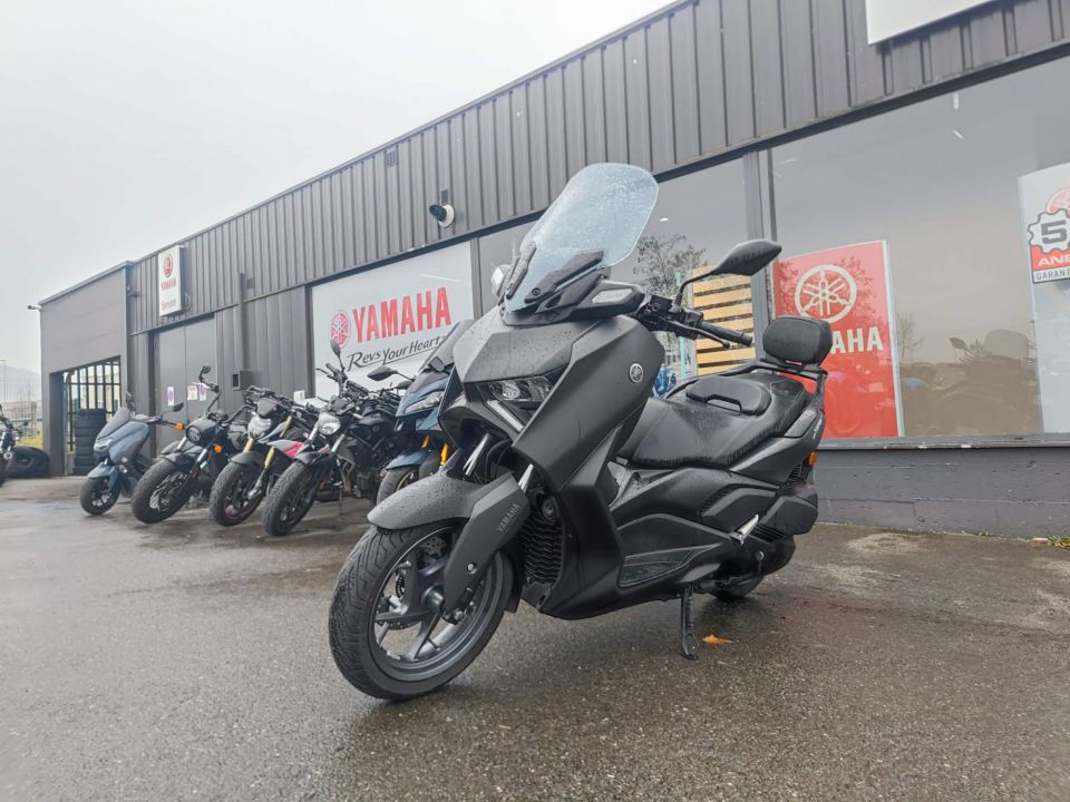 YAMAHA XMAX 300 1